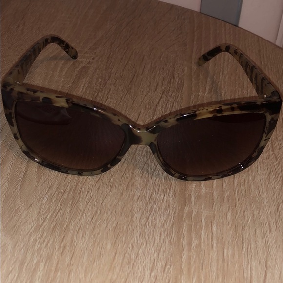 TRS Sunglasses 🕶 - Picture 4 of 5